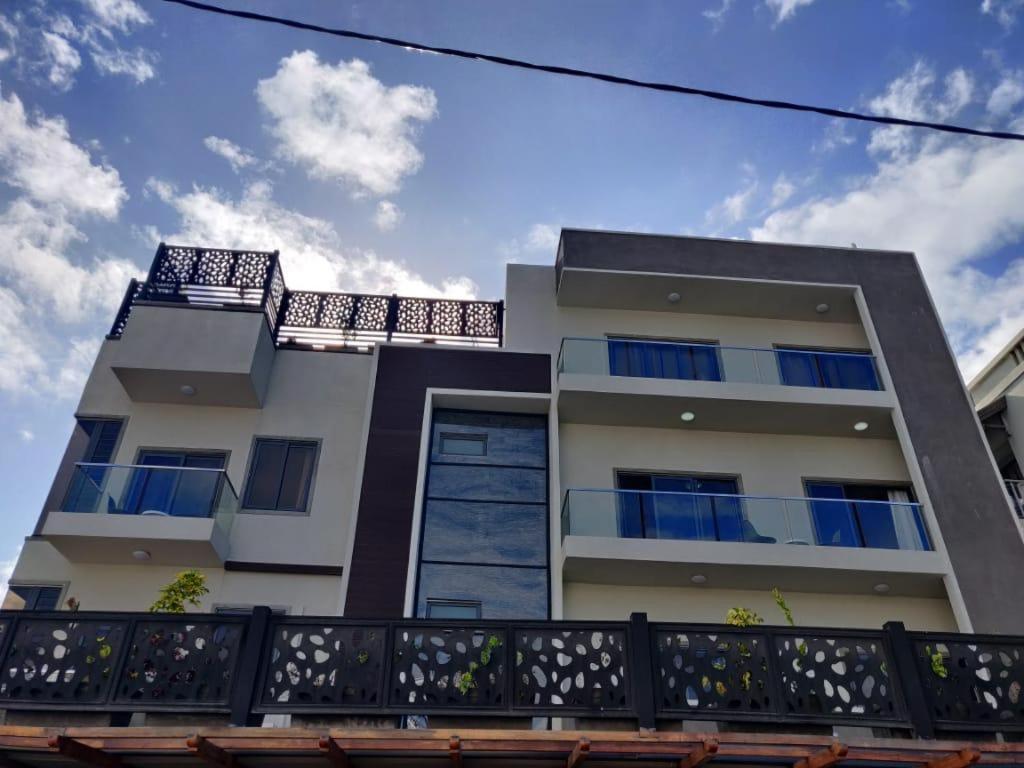 Shanti Haveli Beachfront Apartments Flic en Flac Exterior photo